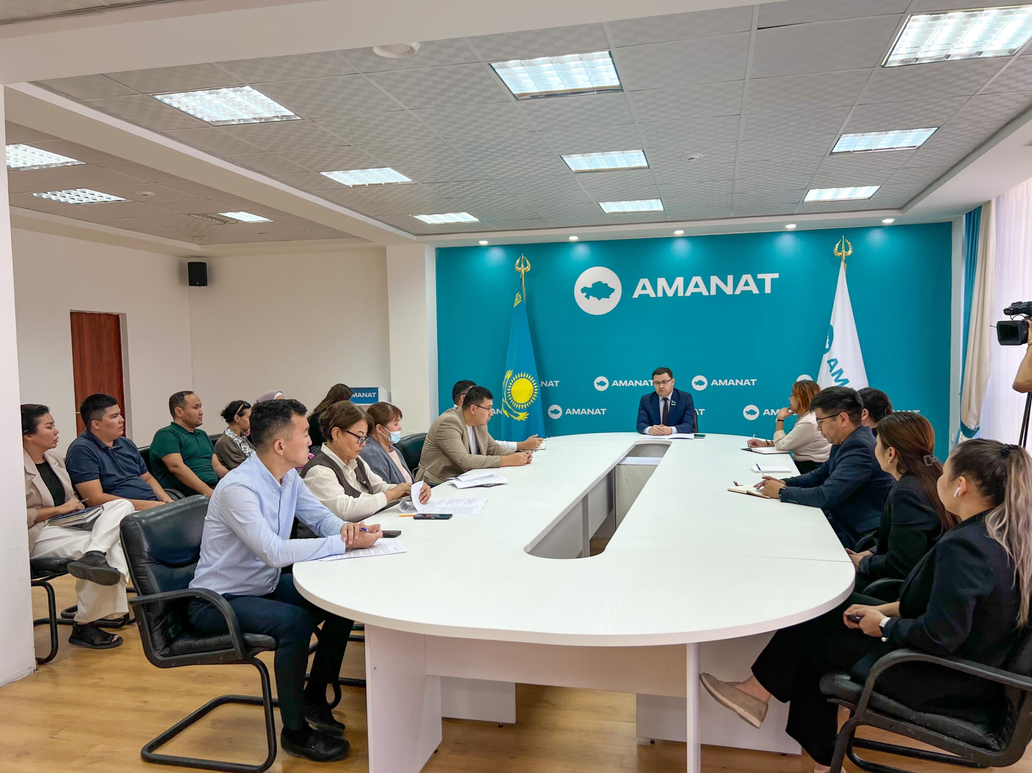 «Қарызсыз қоғам»: Ақтауда азаматтардың қаржылық сауаттылығын арттыру мәселесі қаралды