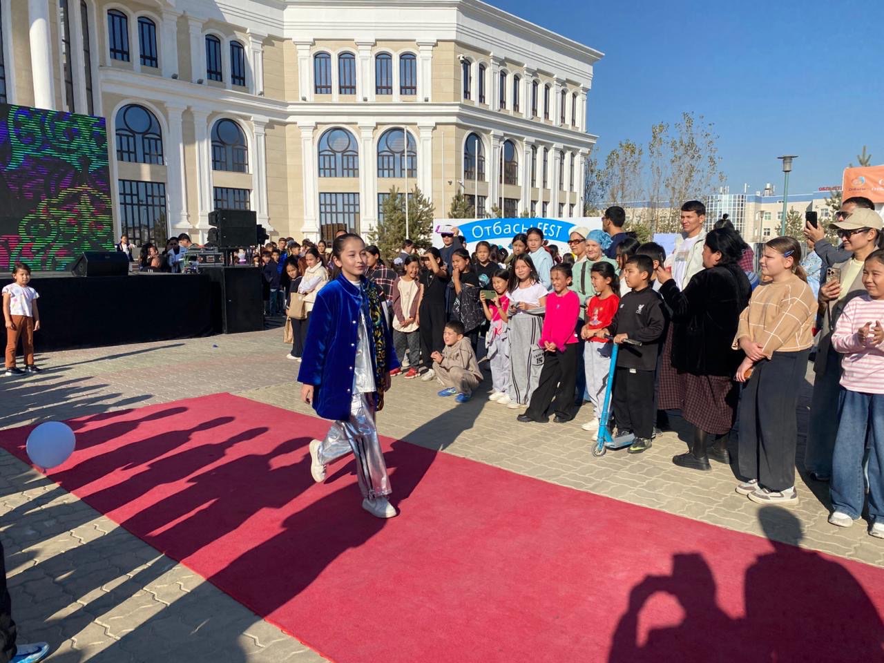 “Otbasy Fest” фестивалі: Жергілікті дизайнерлік өнімдер дефилесі өтті