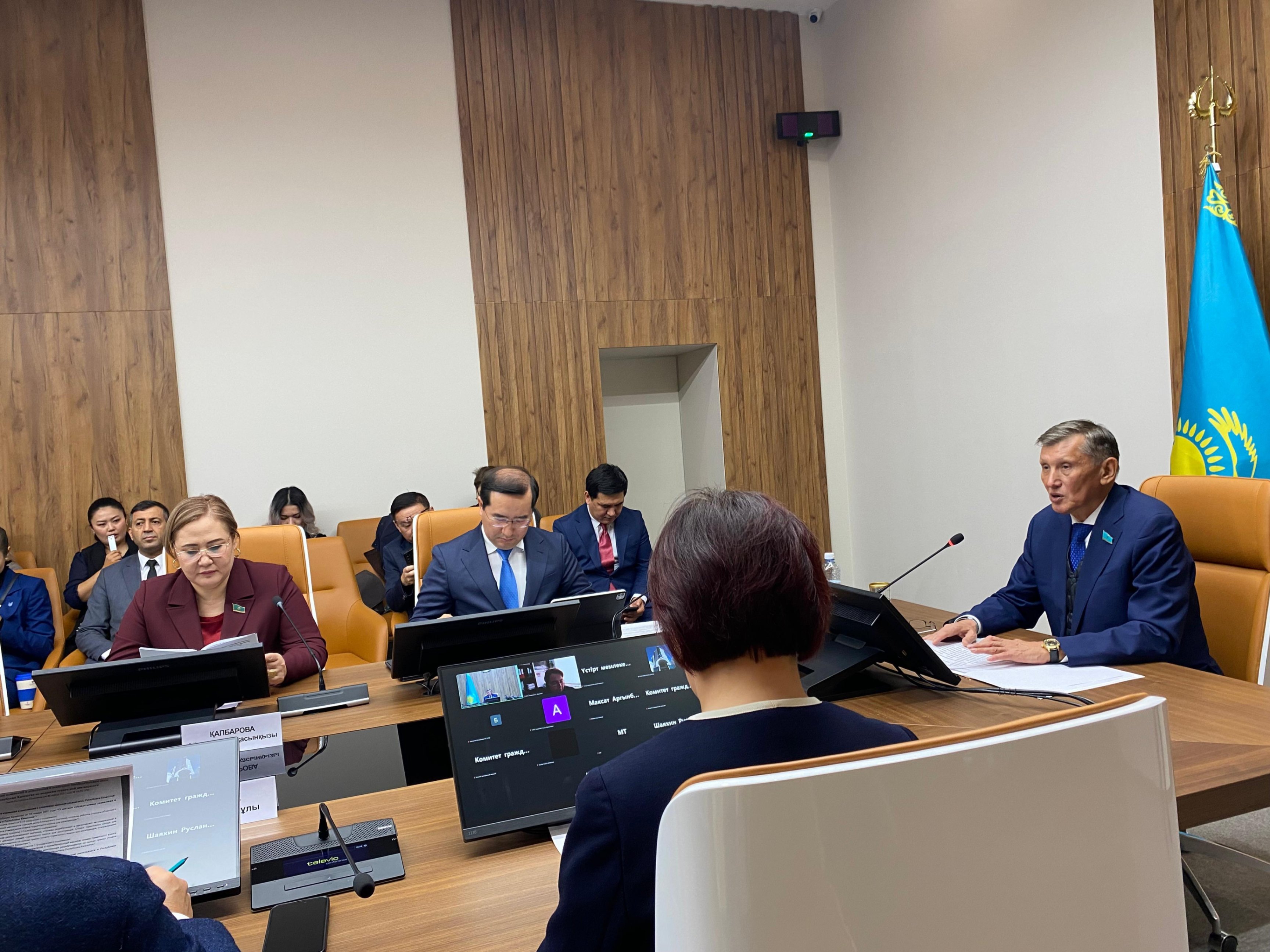 Ескі қорымдарға мәйіт жерлеу мен туризм мамандарын даярлау: Маңғыстауда Сенат депутаттары қатысқан жиында не айтылды?