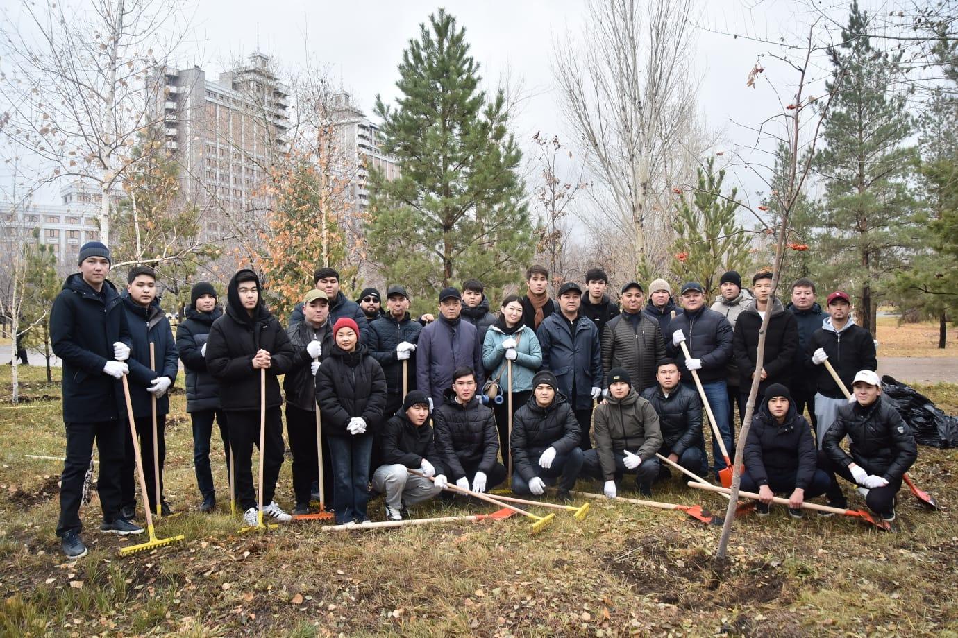Маңғыстаулықтар Астанада Әбіш Кекілбаев аллеясында сенбілік жасады
