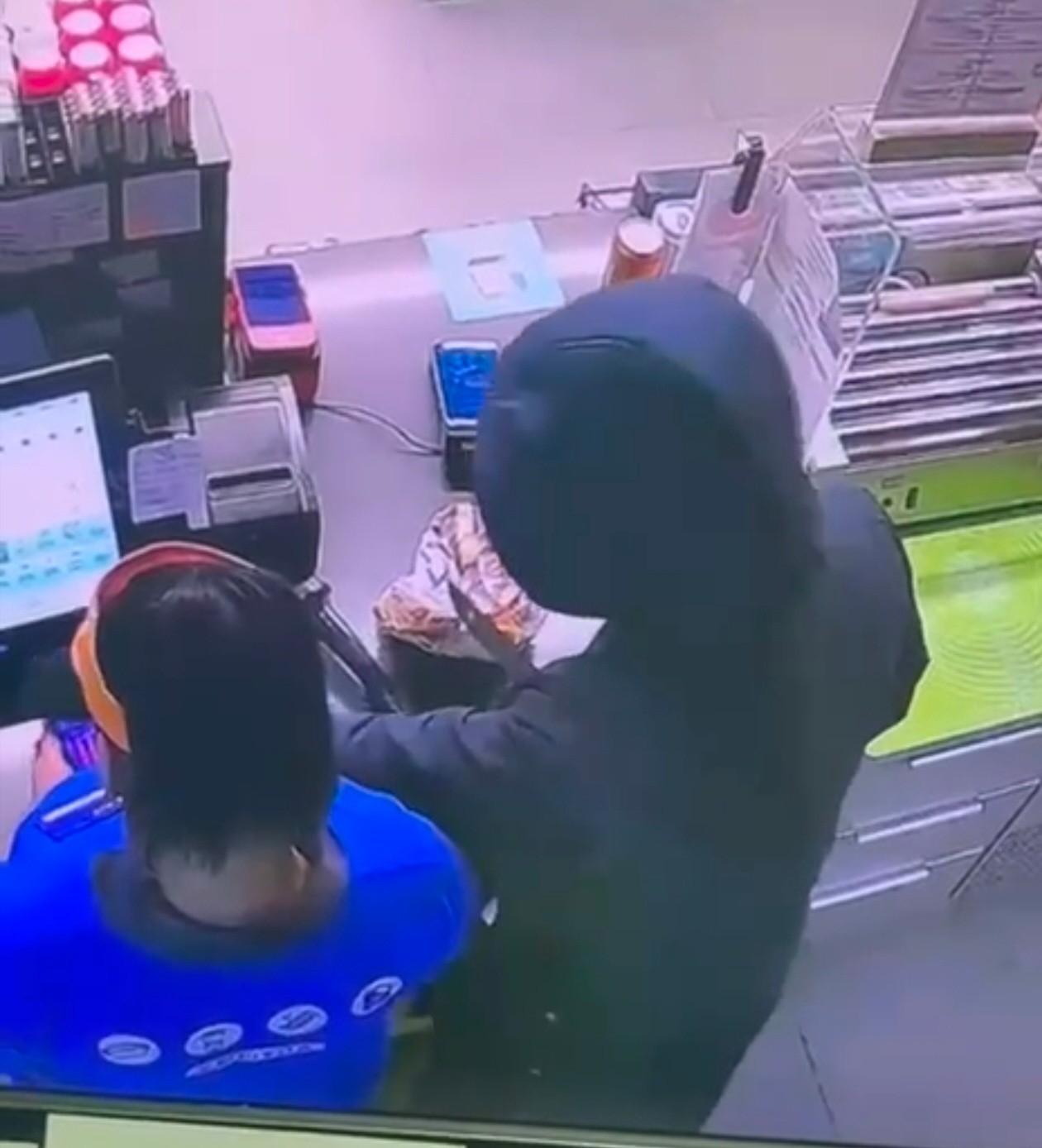 Ақтауда жанармай құю бекетін тонаған күдікті ұсталды