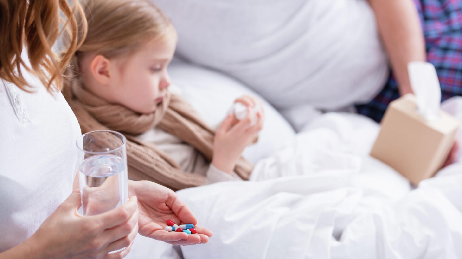 Балалар инфекционисті ата-аналарды өзбетінше емдеуден және ыстықты түсіретін дәрілерді бақылаусыз қабылдаудан сақтандырады