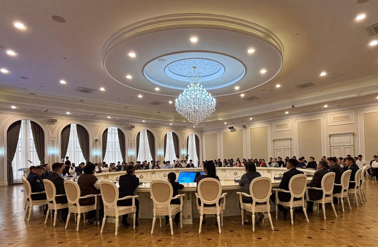 Ақтауда үздік тәртібі мен қоғамдағы белсенділігі үшін студентер мен олардың ата-аналары марапатталды