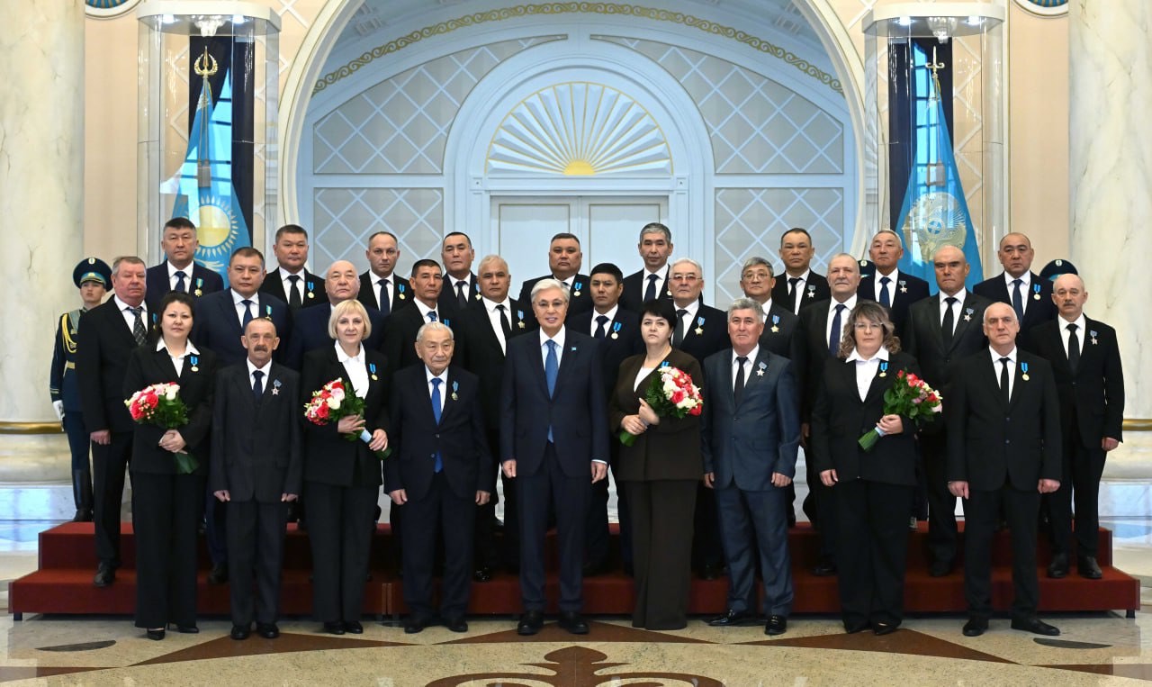 Энергетиктер күні: Президент маңғыстаулық 2 энергетикті марапаттады