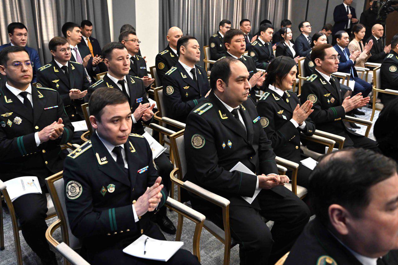 Көлеңкелі экономика және капиталды жылыстату: Президент нақты шаралар қабылдауды жүктеді