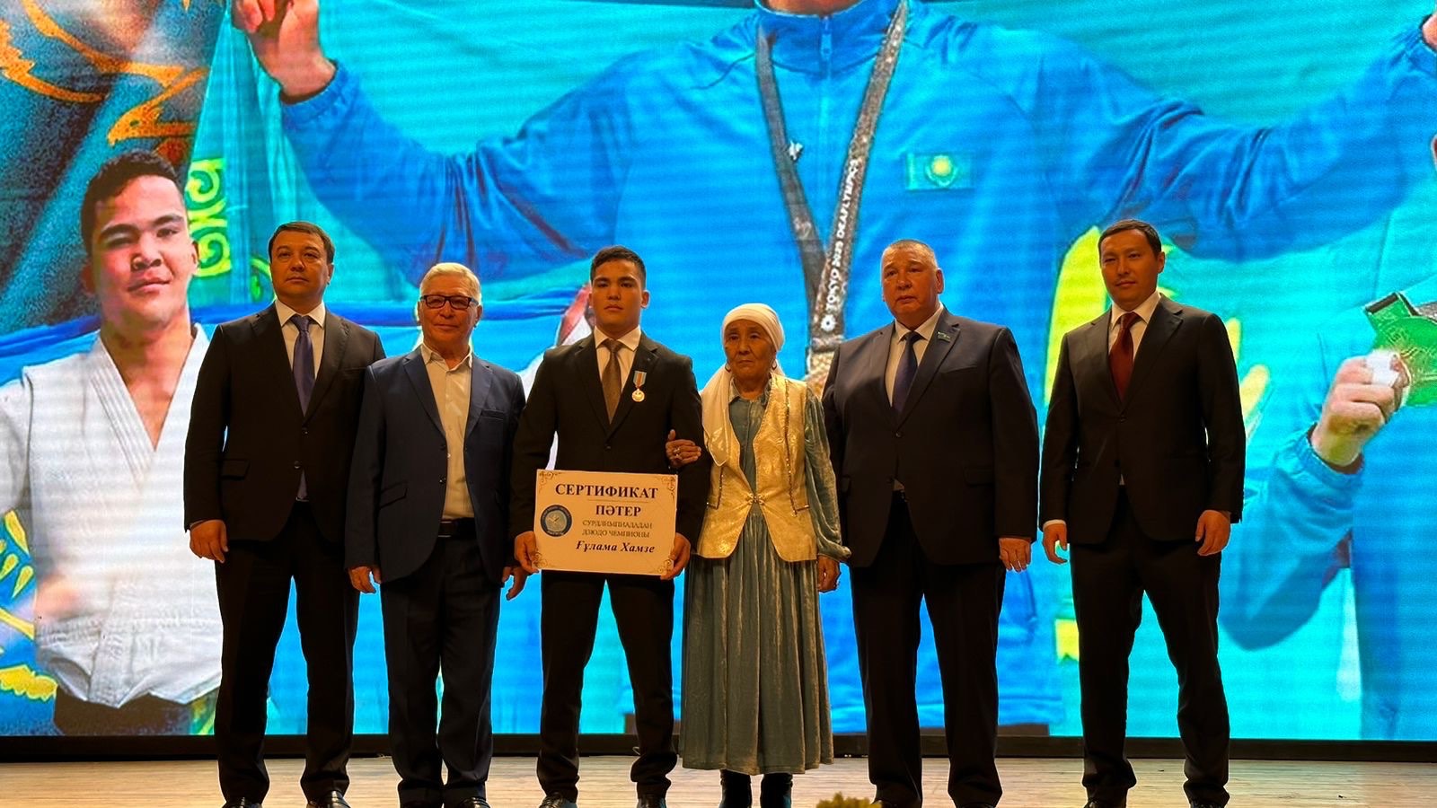 Маңғыстаулық Сурдлимпиада чемпионына үш бөлмелі пәтер сыйлап, ат мінгізді