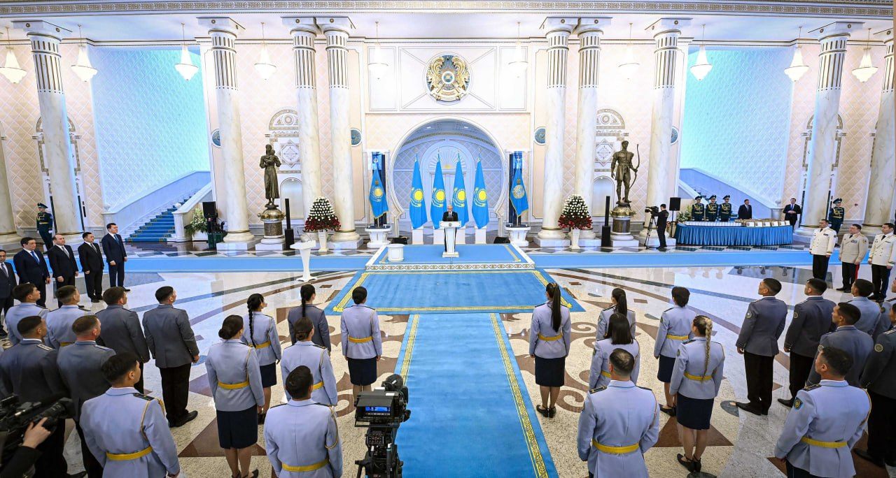 Глава государства вручил награды победителям международного турнира UAE SWAT Challenge-2026