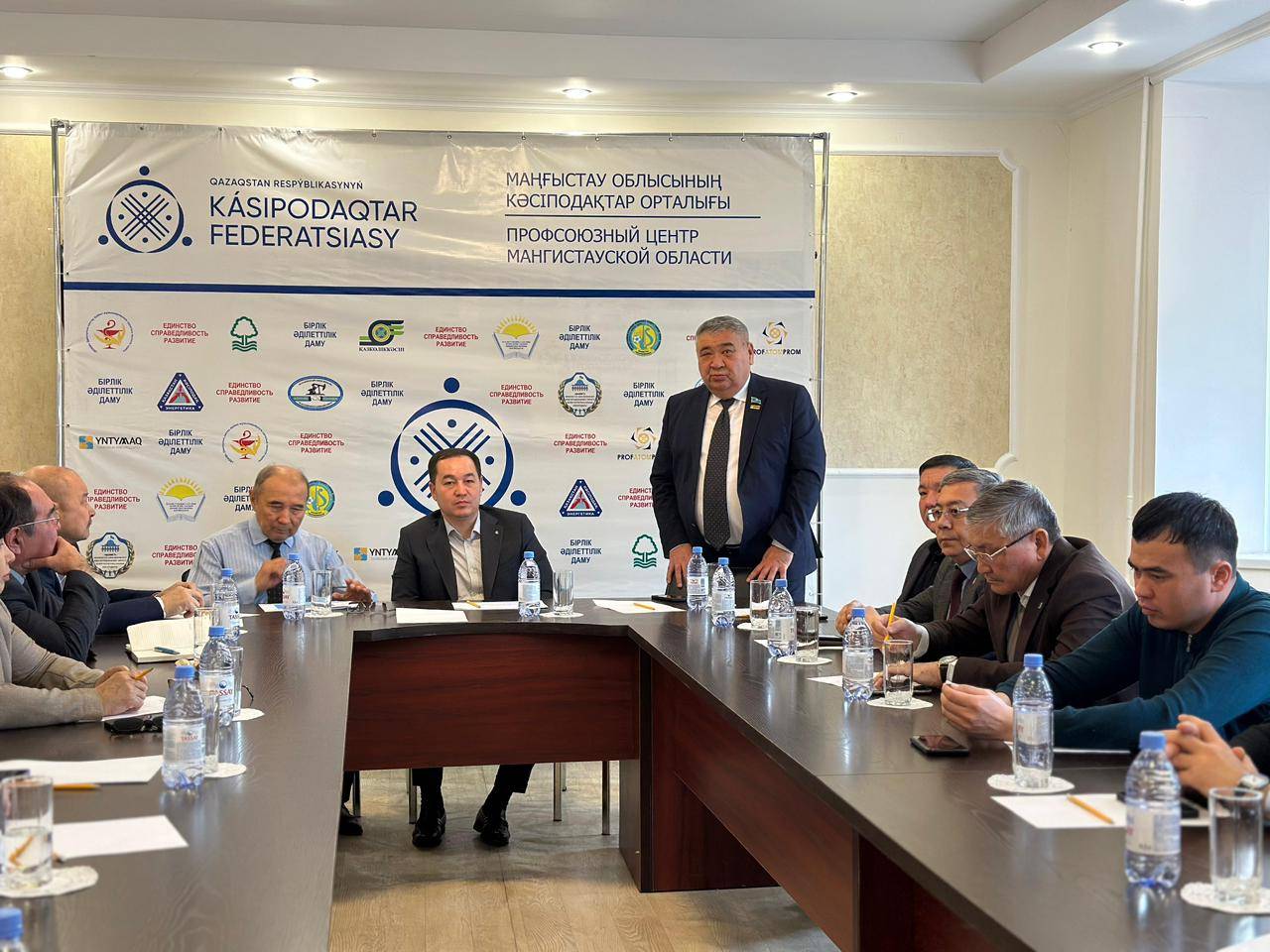 За референдум: профсоюзы нефтяников Мангистау поддерживают новую Конституцию