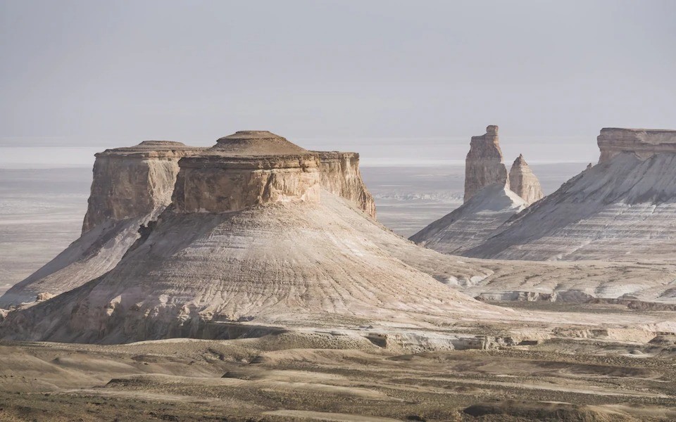 The Telegraph Бозжыраны әлемдегі үздік 10 шөлдің қатарына қосты