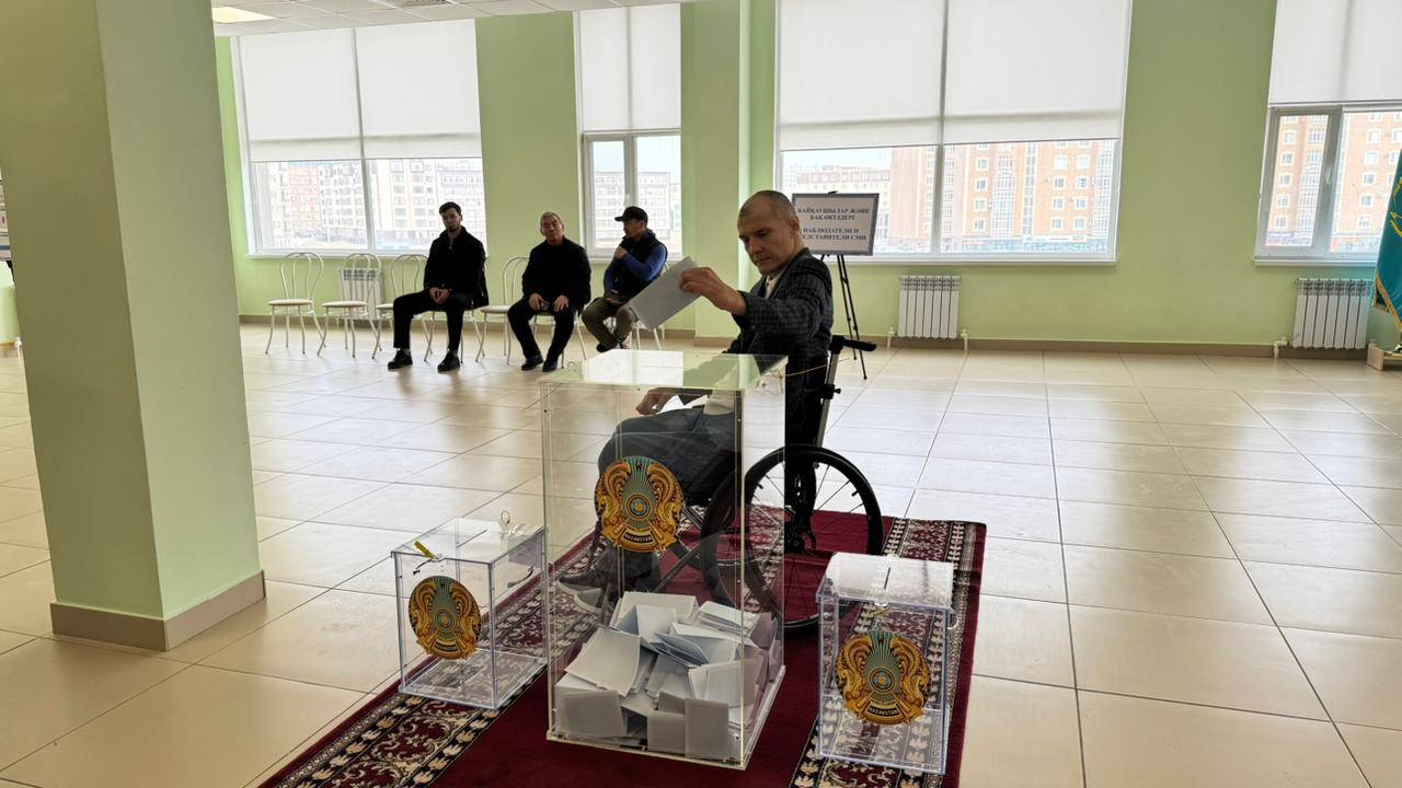 Маңғыстаудағы мүмкіндігі шектеулі жандар референдумда дауыс берді