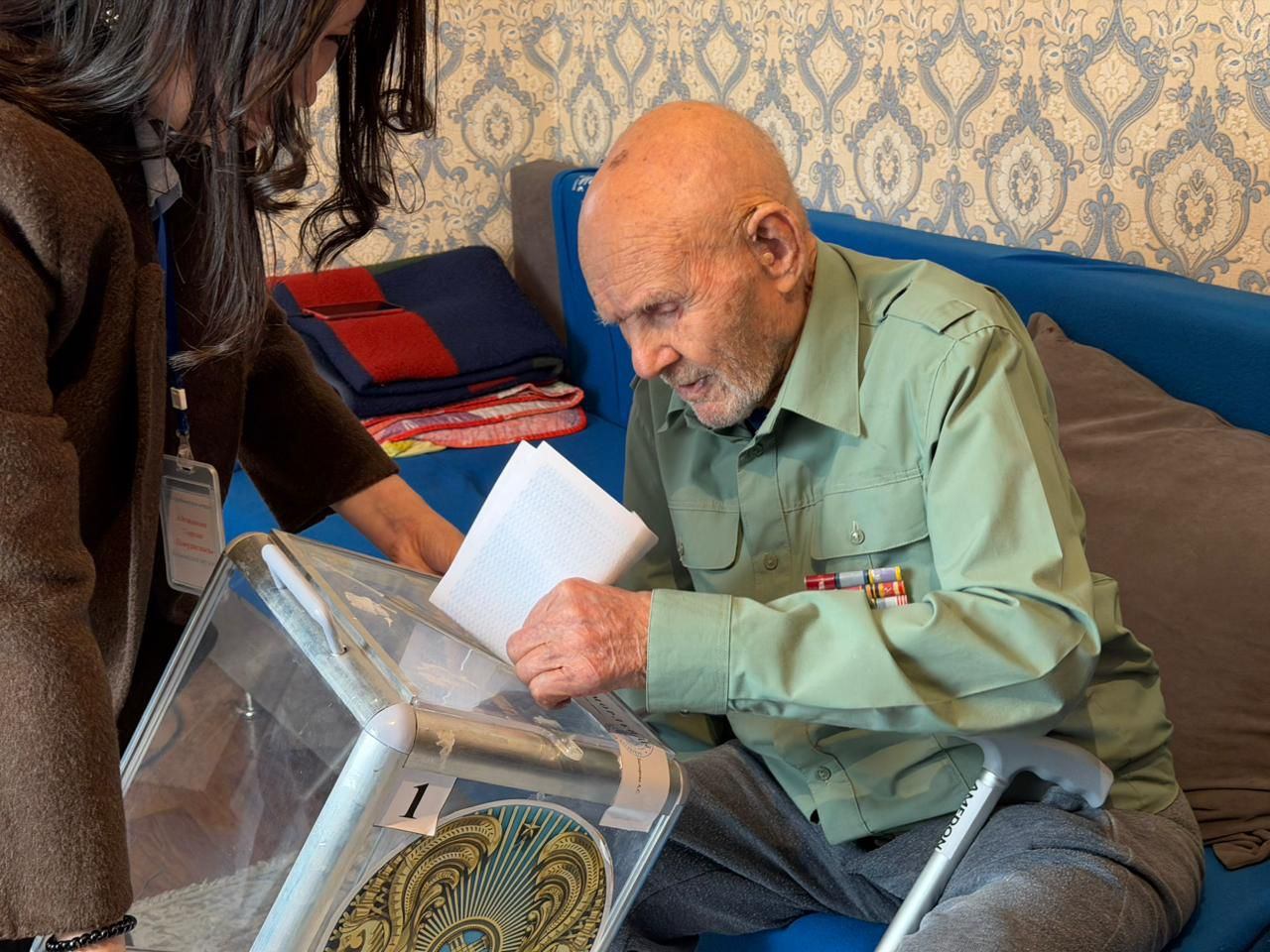 99 жастағы Ұлы Отан соғысының ардагері Василий Салазкин референдумда дауыс берді