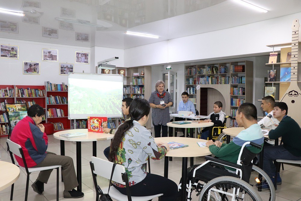 Маңғыстаудағы «тең мүмкіндік»: Өңірде 10 мыңнан астам ерекше бала қатарластарымен бірге білім алады