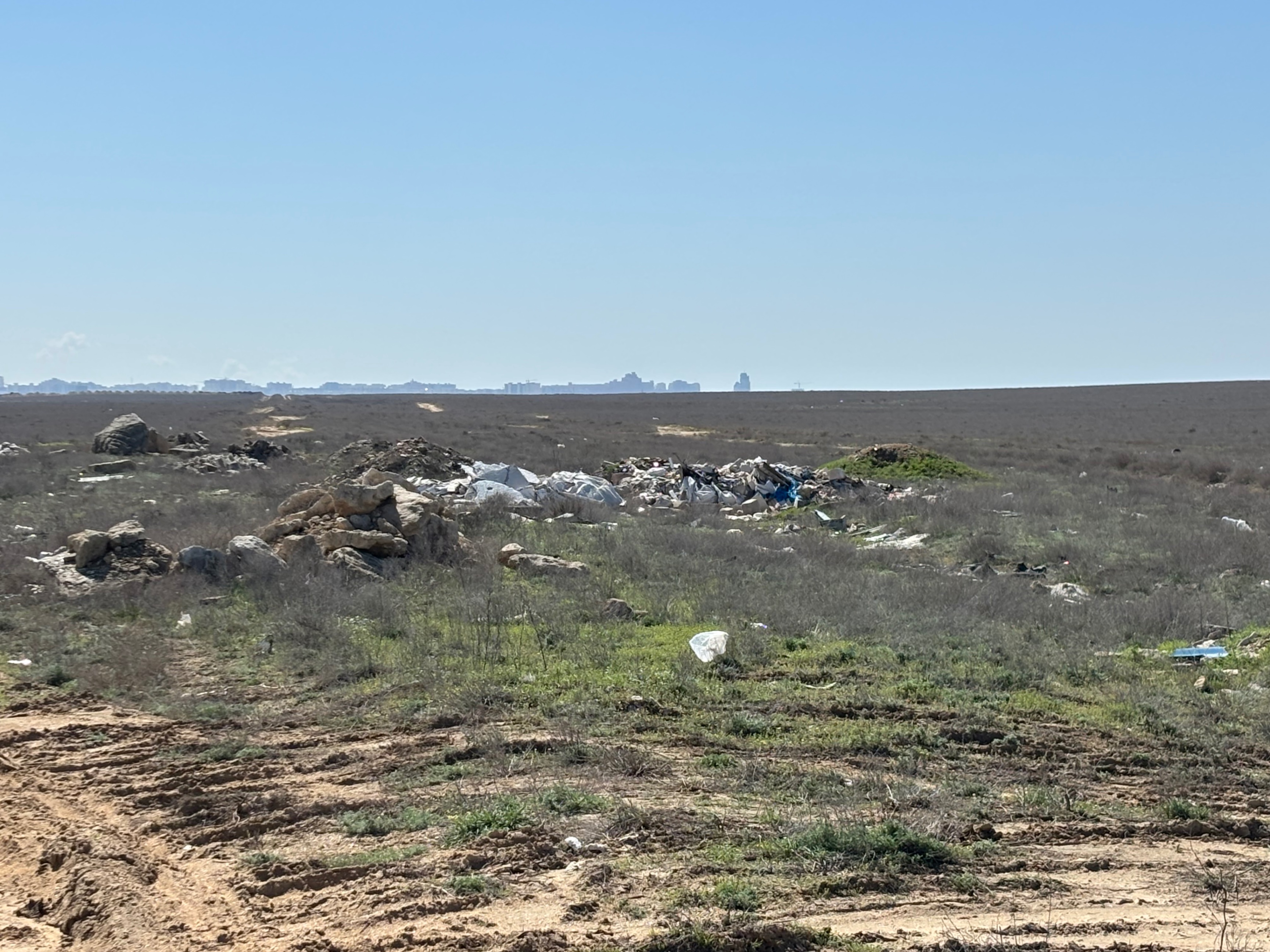 Ақшұқыр ауылының кіреберісін қоқыс басқан