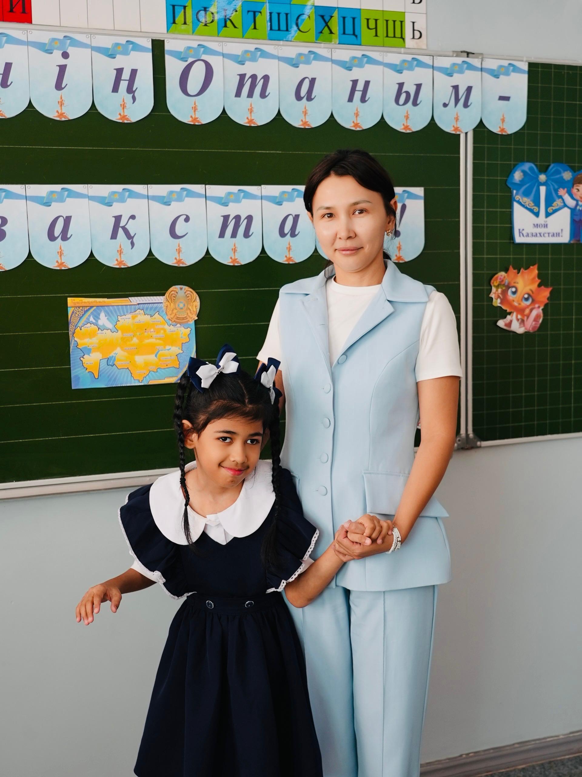 Мамандығын қызы үшін алмастырып, тьютор болды: Өңірде инклюзия мамандары тапшы