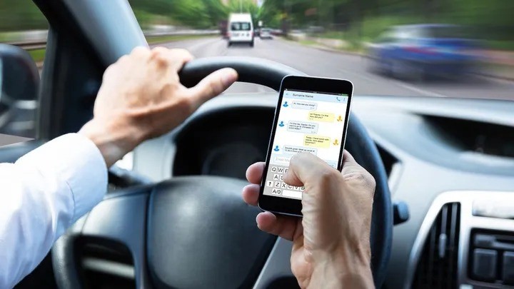 Көлік жүргізіп келе жатқанда телефон ұстауға болмайды: Камералар қалай тексереді?
