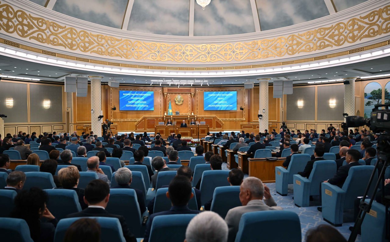Президент Парламент депутаттарының еңбегіне жоғары баға берді