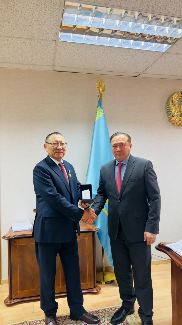 Маңғыстаулық мұнайшы «Мұнай-газ саласына қосқан үлесі үшін» төсбелгісімен марапатталды