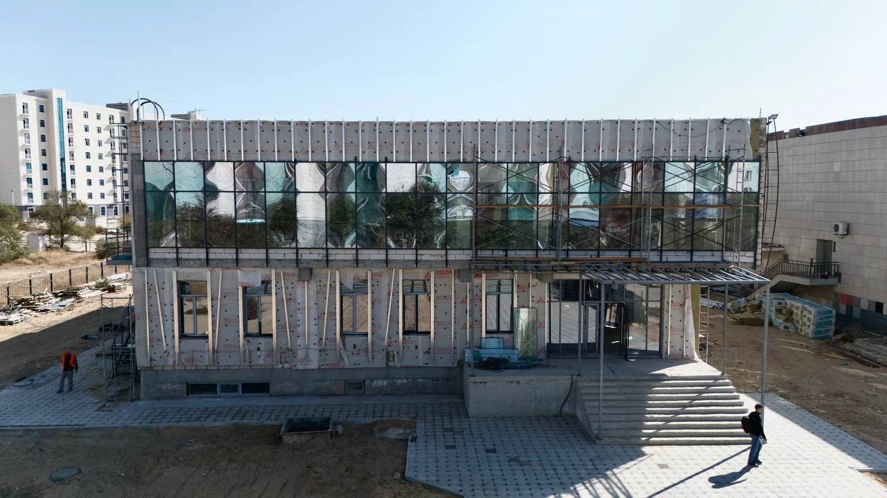 Жаңаөзенде Орталық қалалық кітапхананың құрылысы жүріп жатыр