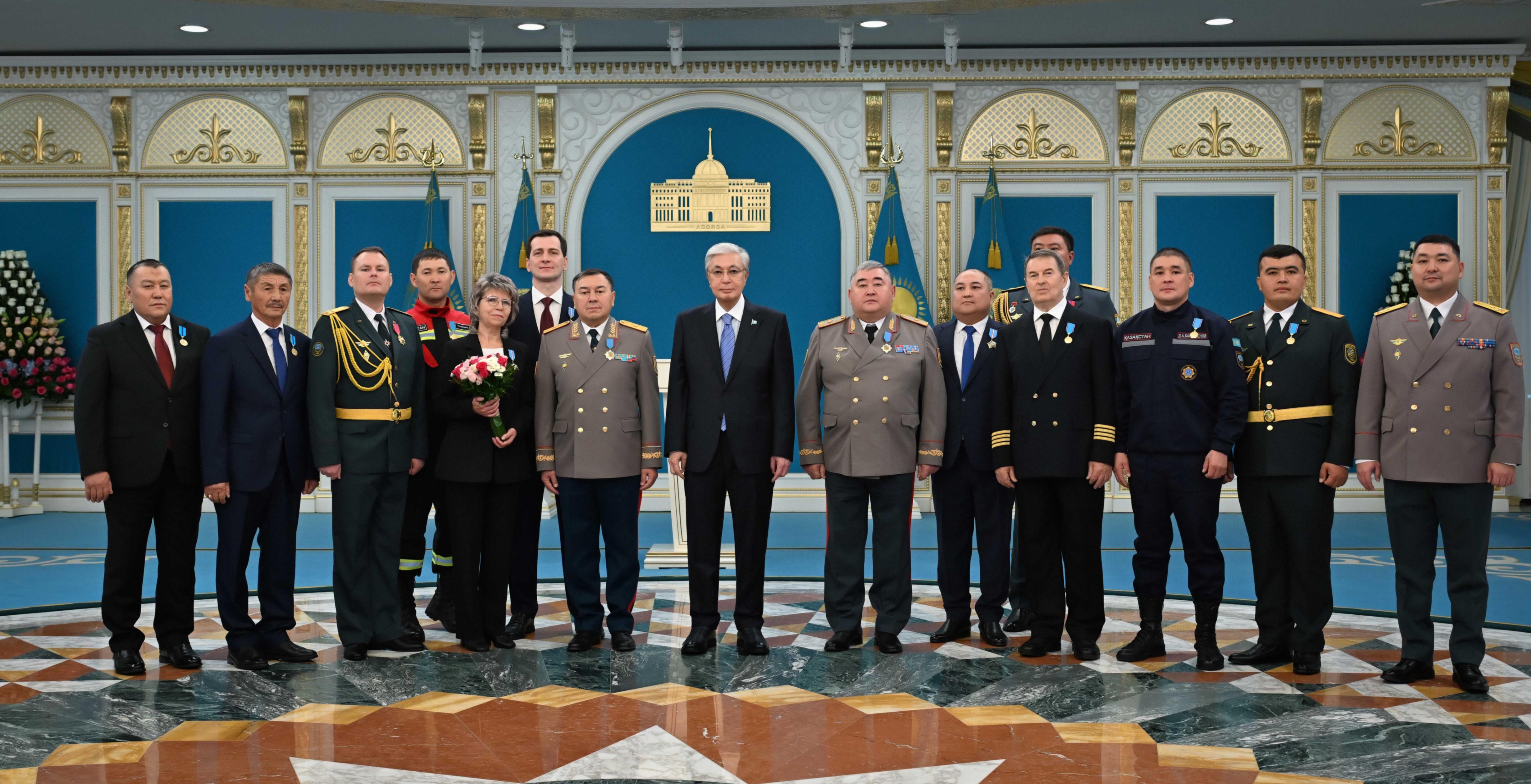 Президент Қасым-Жомарт Тоқаев құтқарушыларға мемлекеттік марапаттар тапсырды