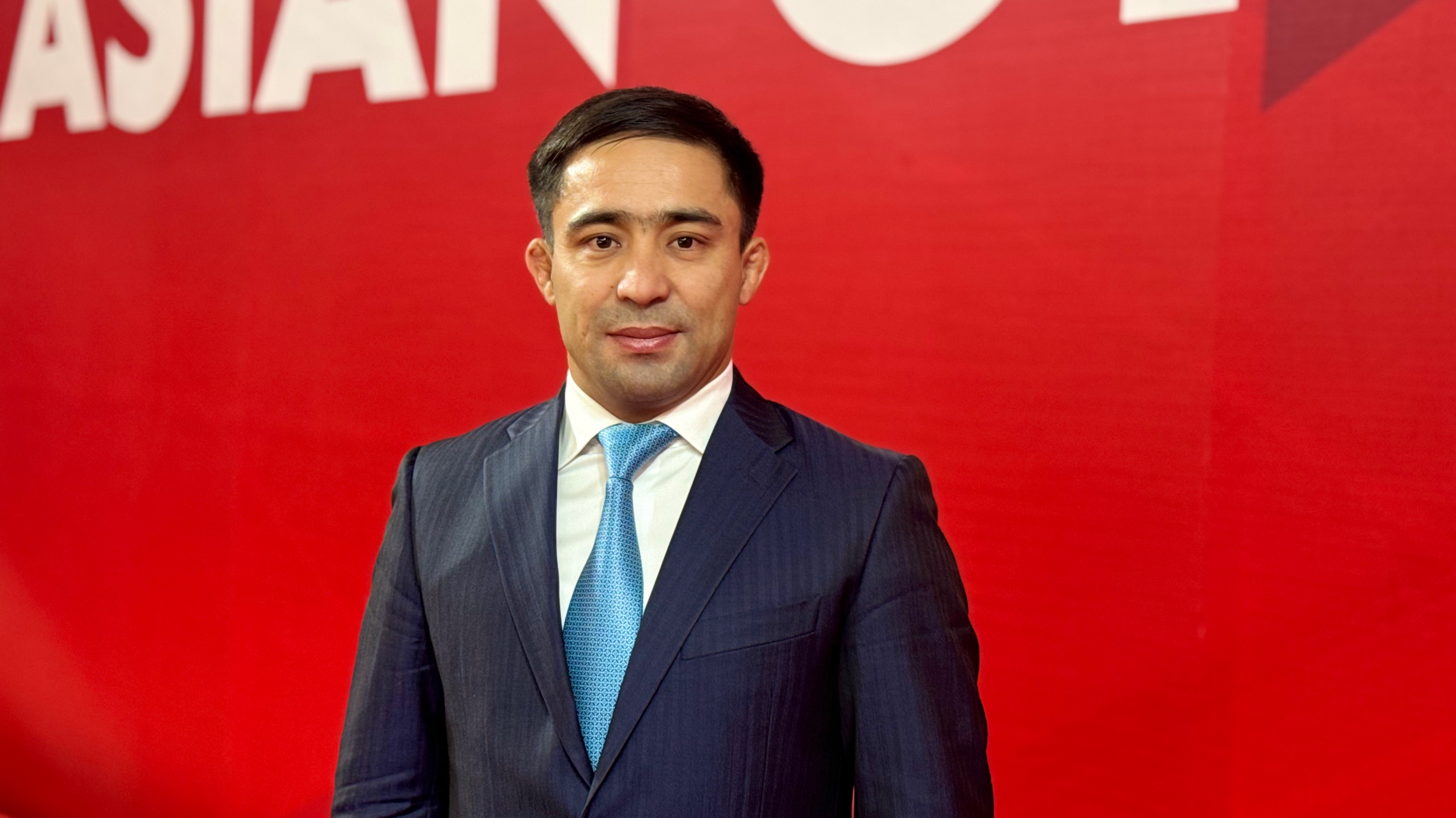 Айбек Имашев жұртшылықты Республика күнімен құттықтады