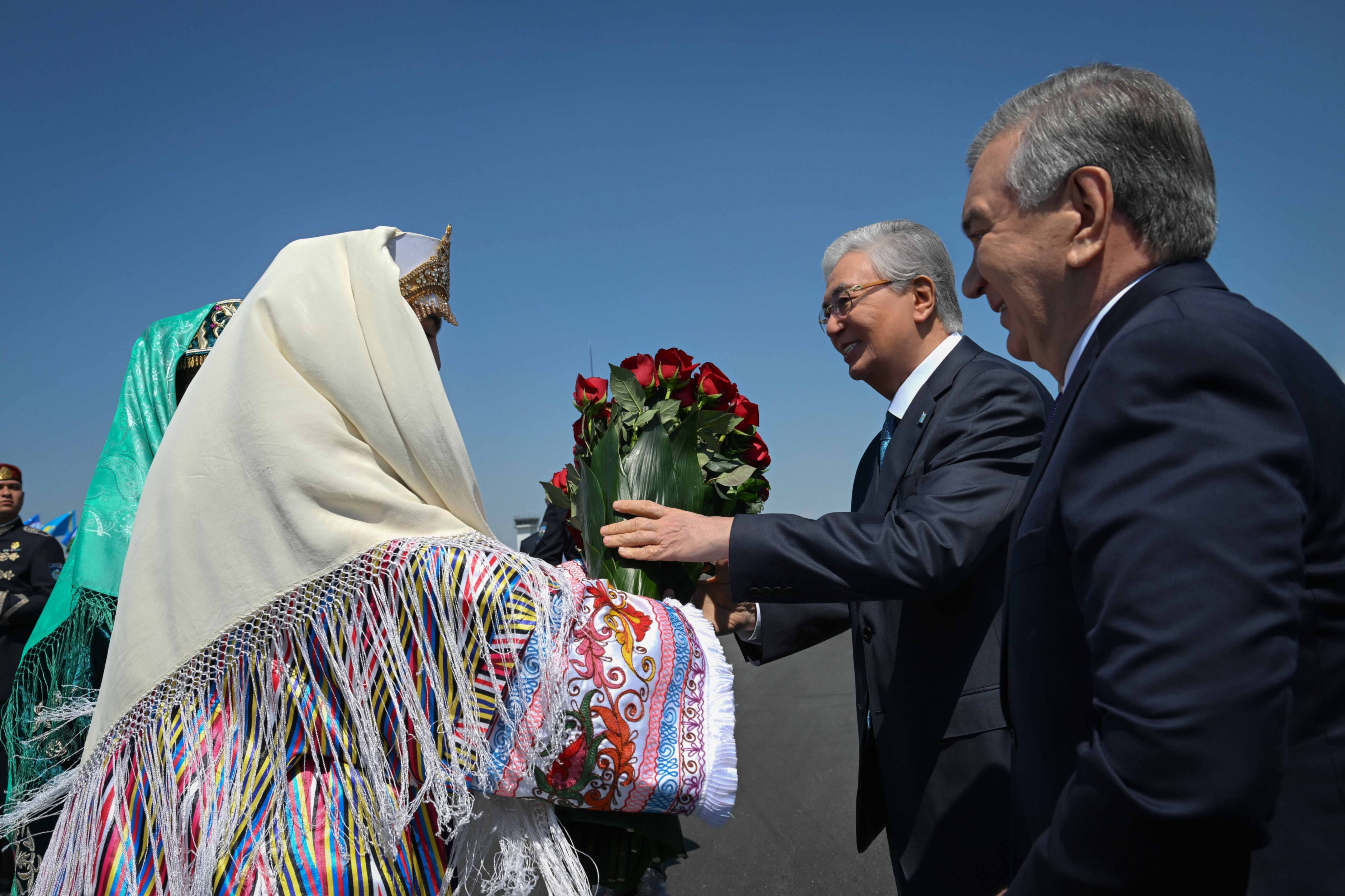 Глава государства Касым-Жомарт Токаев прибыл с рабочим визитом в Узбекистан