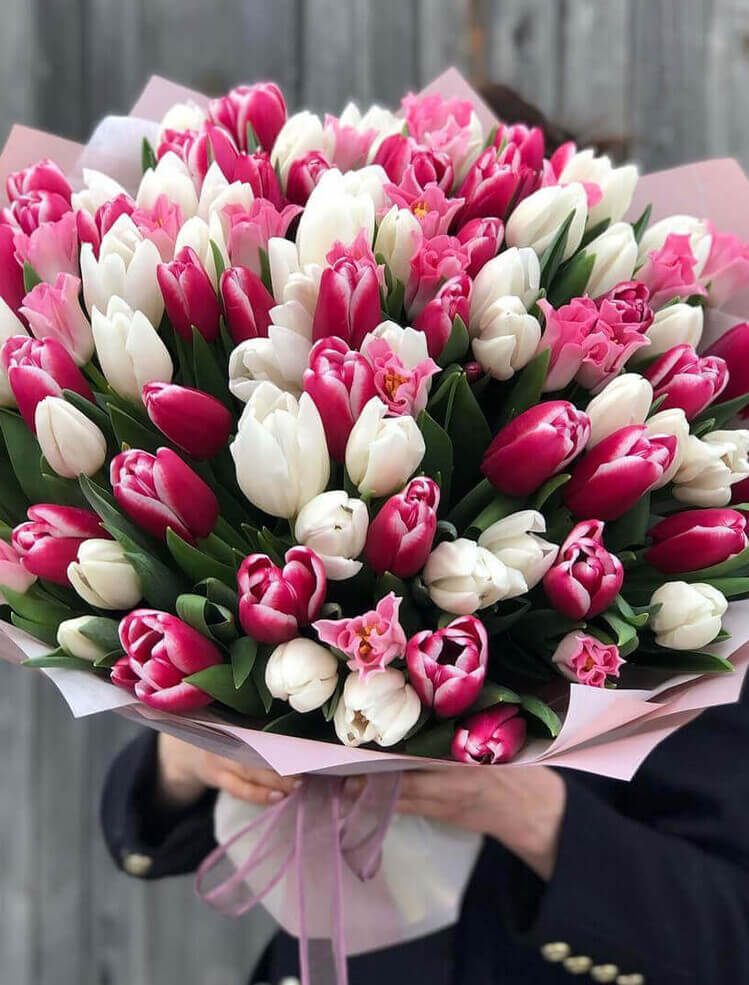 В Мангистау представители разных профессий поздравили женщин с праздником 8 Марта