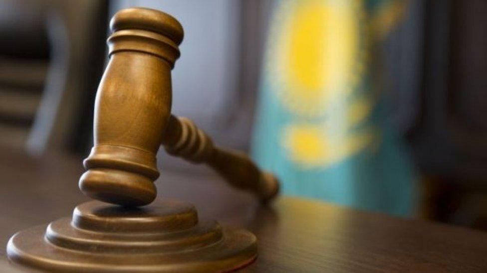 Таскала за волосы и ударила: Актауский суд приговорил дебоширку к общественным работам