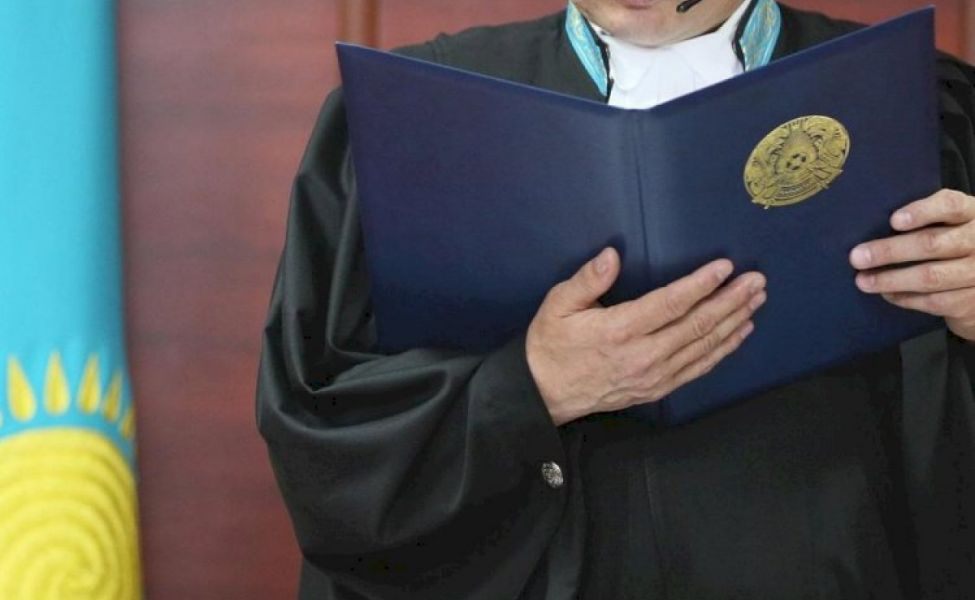 Экс-руководителя международного порта Актау освободили из-под стражи в зале суда