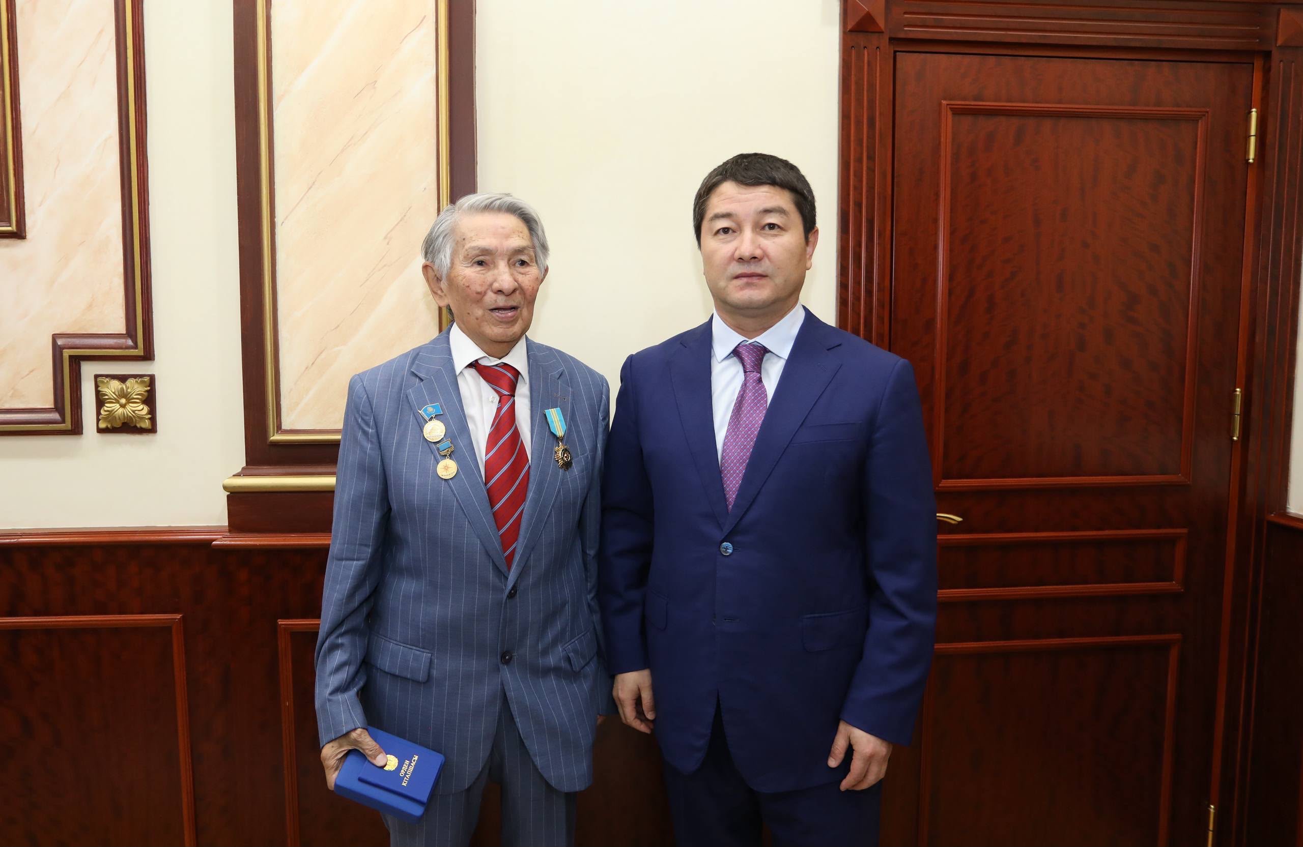 Сүлеймен Бердәулетов медицинаның дамуына қосқан үлесі үшін «Парасат» орденімен марапатталды