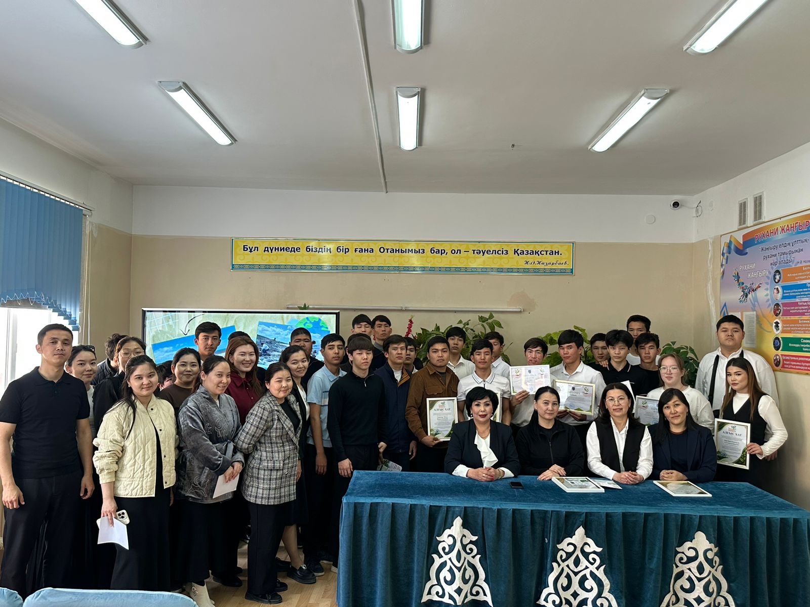 Экокультура в действии: студенты Тупкарагана обсудили проблемы отходов