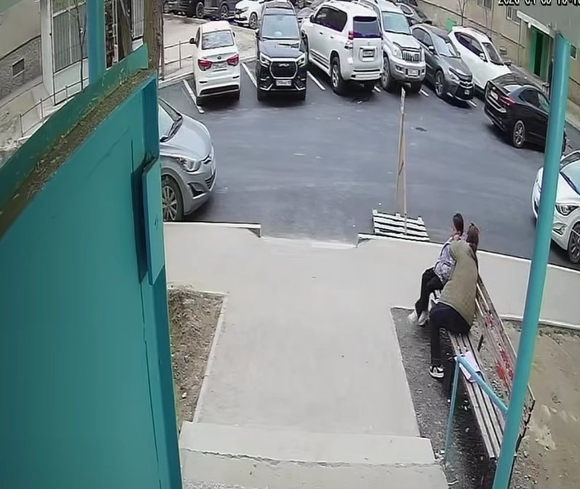 Ақтауда кішкентай қыздың алтын сырғасын шешіп алған күдікті ұсталды