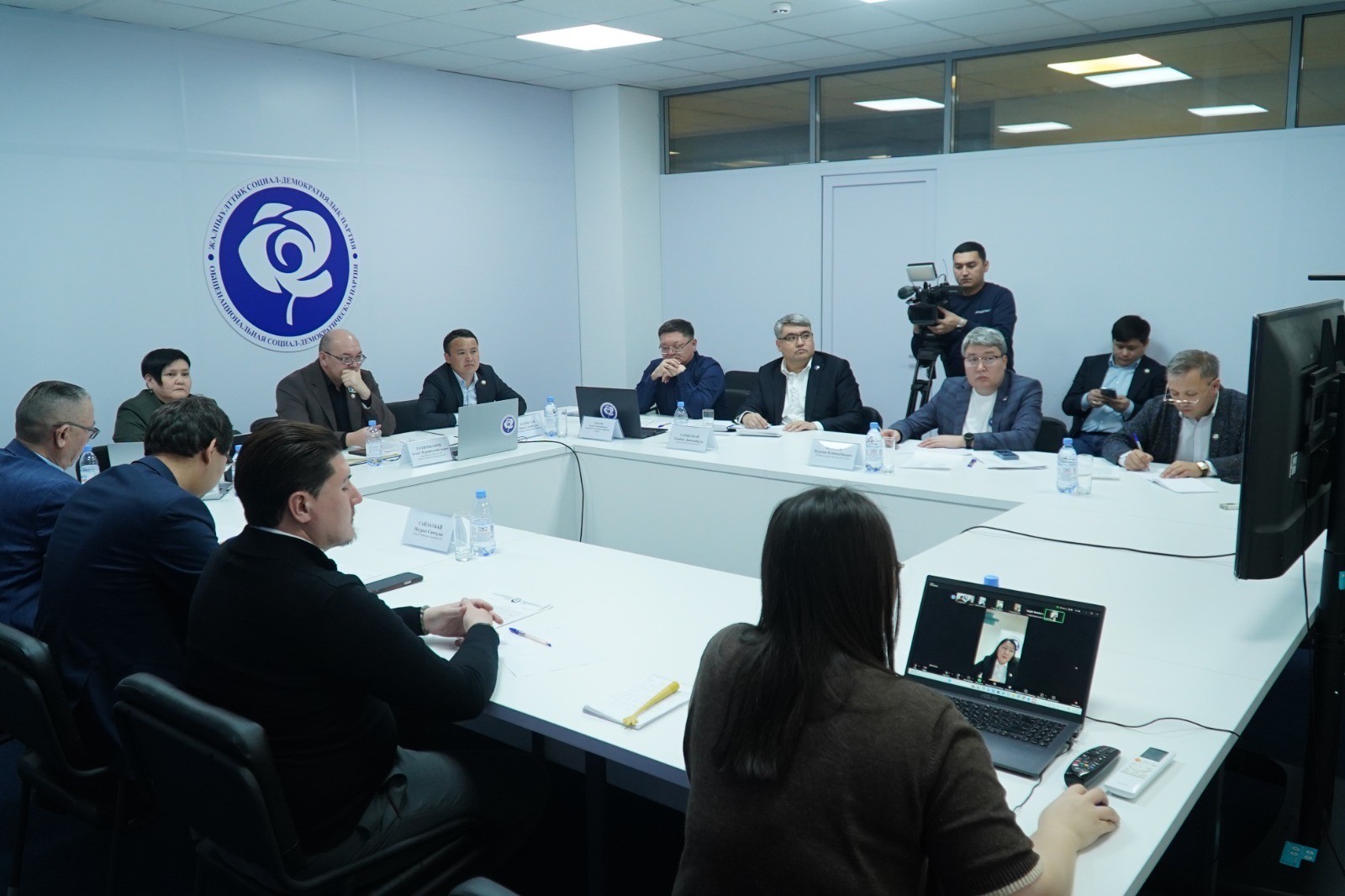 Политсовет ОСДП рассмотрел проект новой Конституции Республики Казахстан