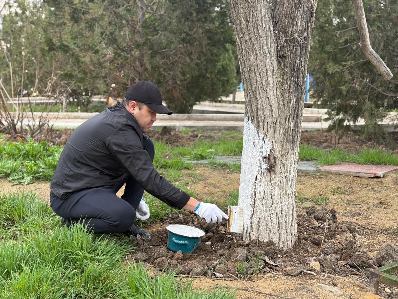 Клуб журналистов провел субботник на территории детского дома