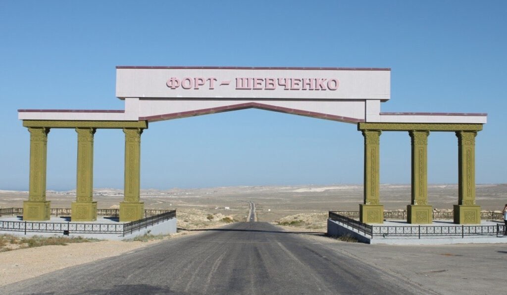 Национальный курултай: Уайс Ерсайынулы предложил вернуть исторические названия Форт-Шевченко и Баутино