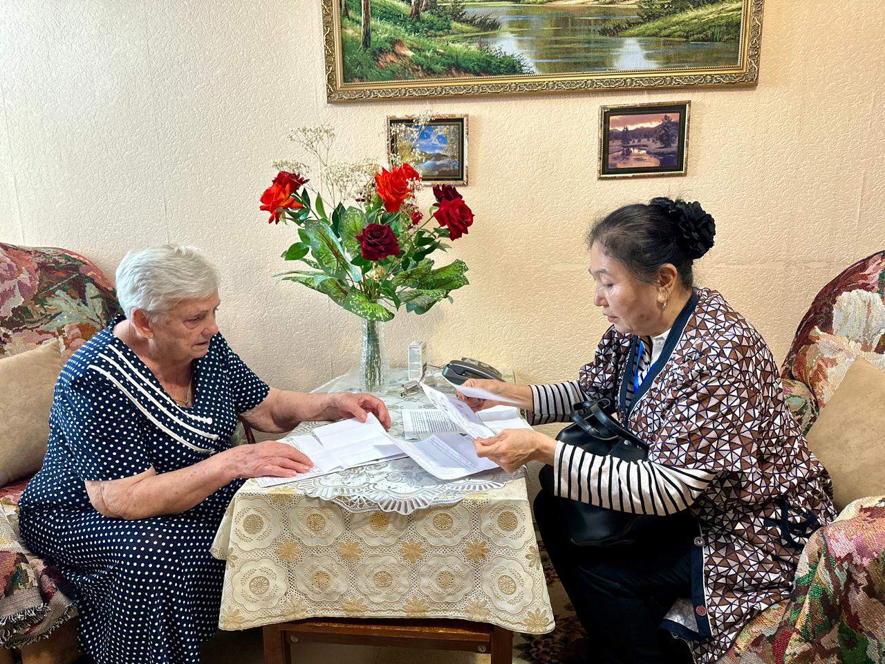 Қазақстандағы әлеуметтік қорғау жүйесі қызметкерлері күні: Ақтауда жалғызбасты зейнеткерлерге қалай көмектеседі