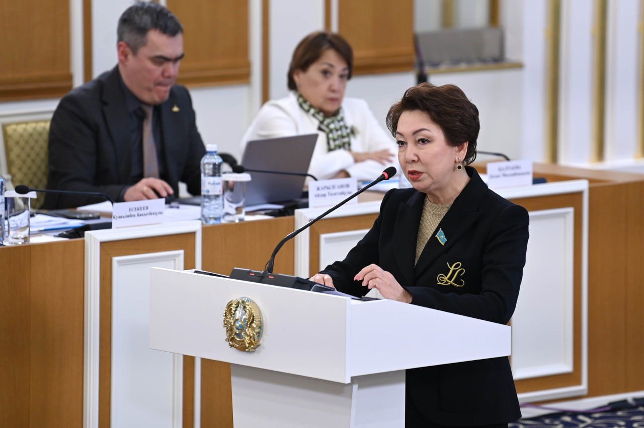 Дания Еспаева: бізге жекелегентүзетулер емес, жаңа Конституция қажет