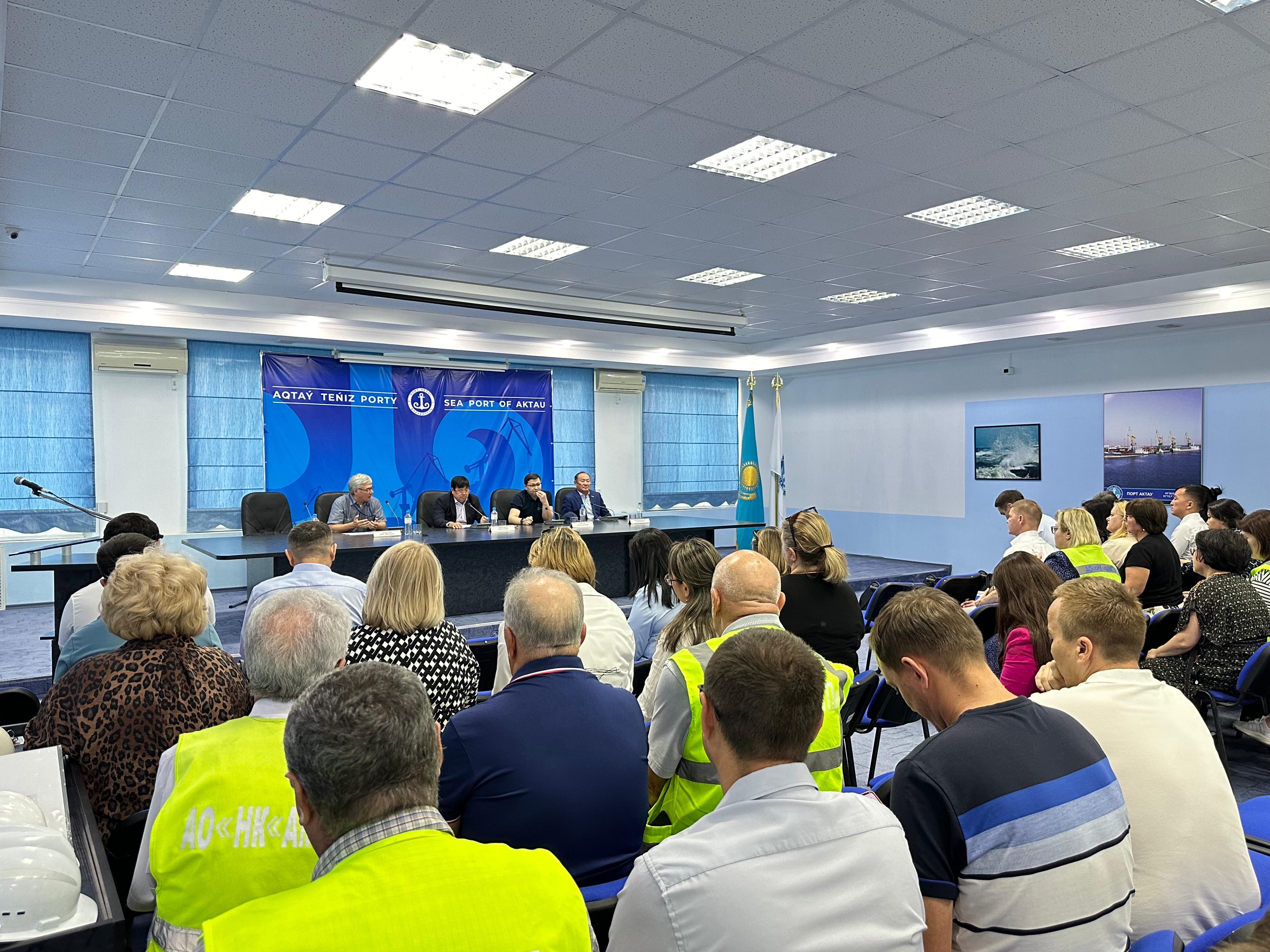 Члены Народного штаба встретились со специалистами Актауского морского торгового порта