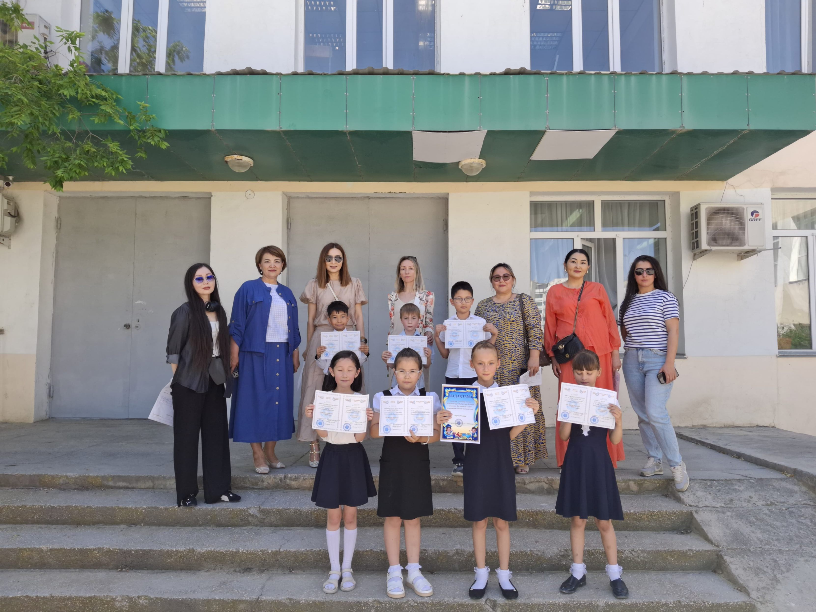 "Я рисую на асфальте...": В одной из школ Актау прошел конкурс, приуроченный к празднику