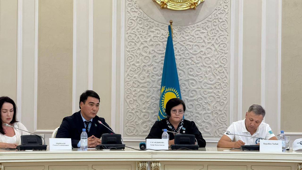 Депутат Мажилиса Ажар Сагындыкова встретилась с представителями этнокультурных объединений Мангистау