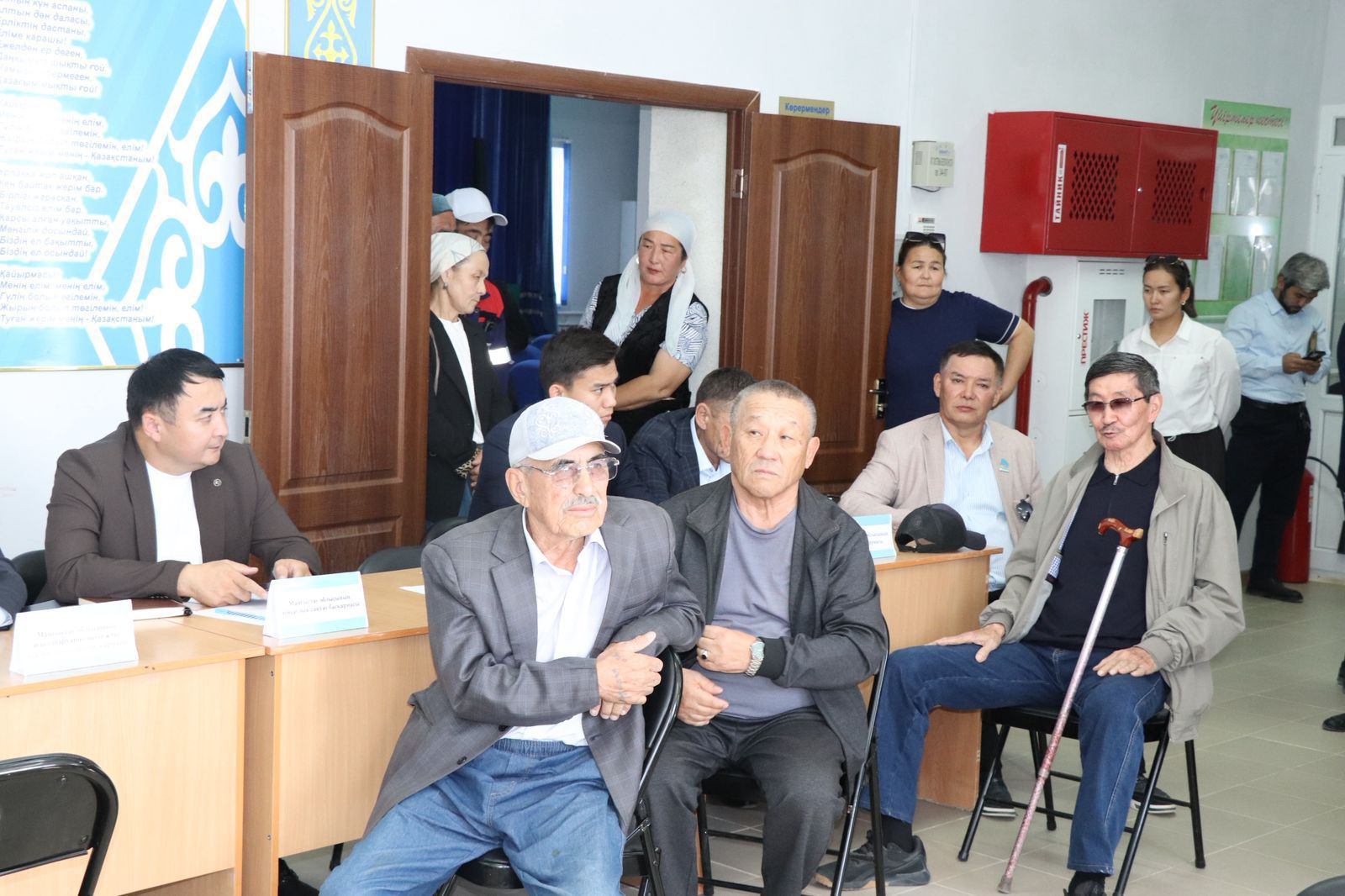 В сёлах Кызан и Акшымырау прошёл мобильный общественный прием