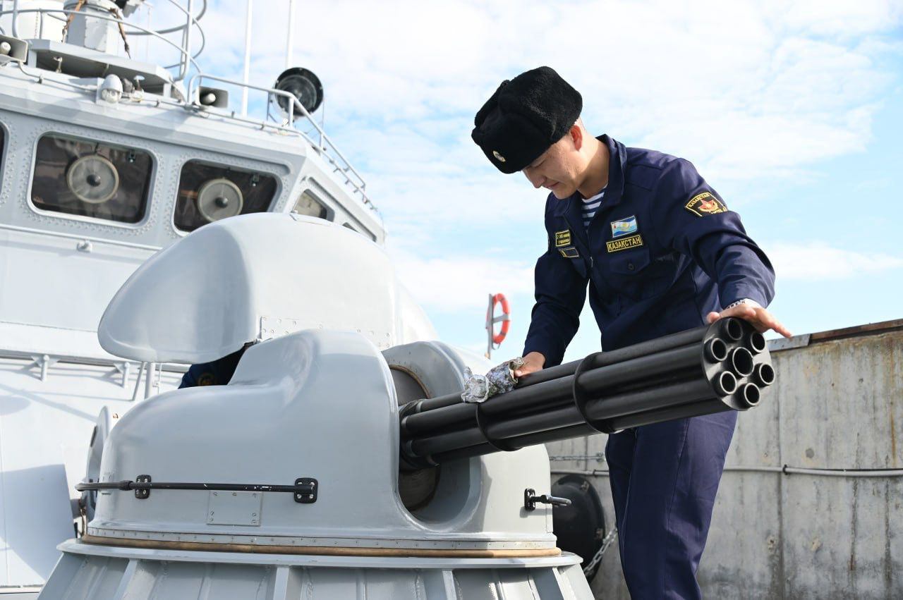Корабли Военно-морских сил Казахстана готовы к зимнему периоду