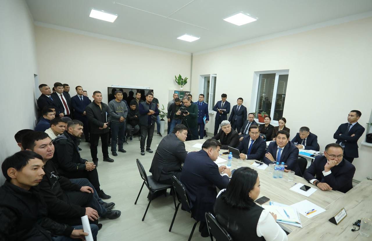 Вопросы земли и трудоустройства. О чем говорили жители Тупкарагана с акимом области?