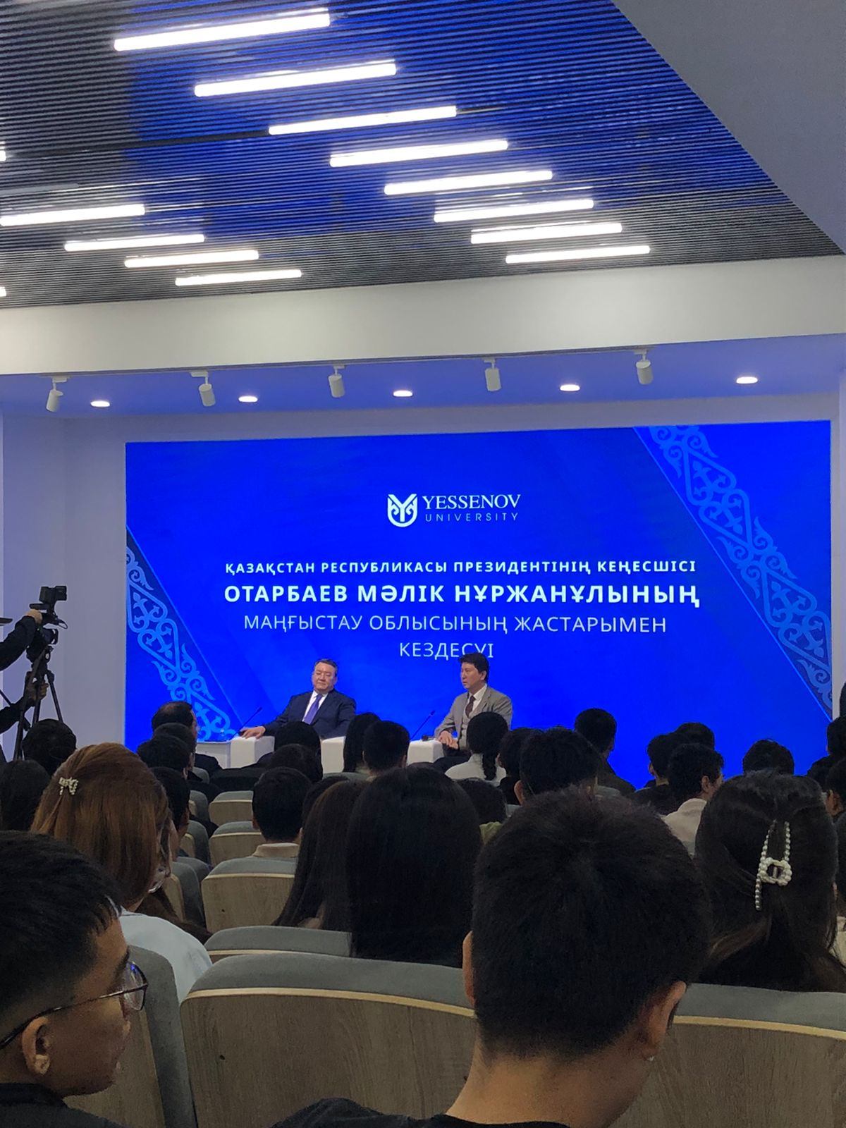 Малик  Отарбаев встретился со студентами Yessenov university