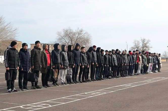 В Актау состоялась отправка новобранцев на службу в Национальную гвардию