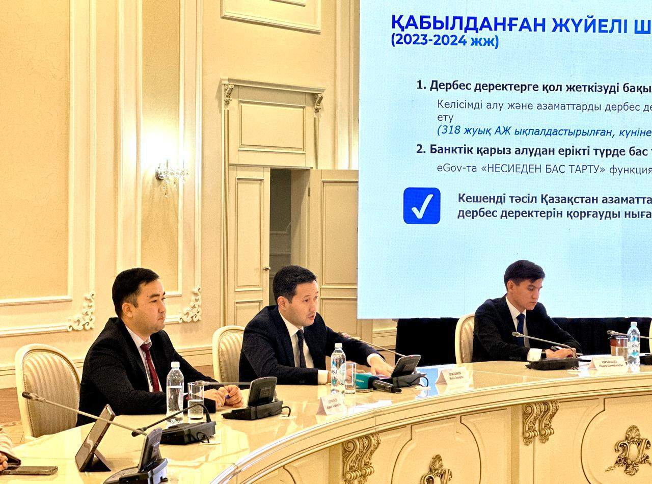 В Актау вице-министр РК по делам искусственного интеллекта и цифрового развития встретился с жителями