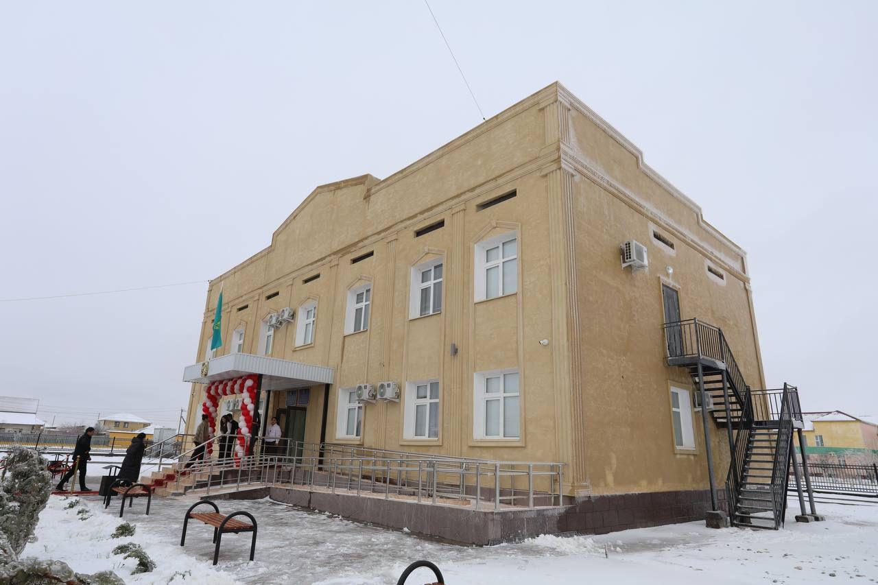 В Кендерли представили новое здание акимата и вручили новые служебные автомобили