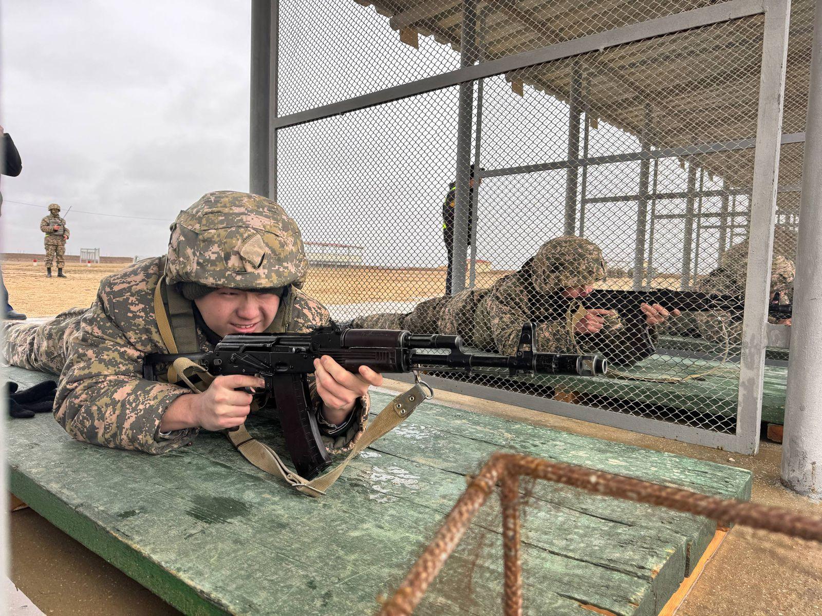 В Мангистау молодые матросы ВМС Казахстана прошли первые учебные стрельбы