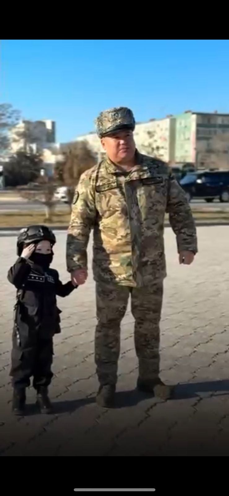 В Актау юный защитник встал в строй вместе с полицейскими