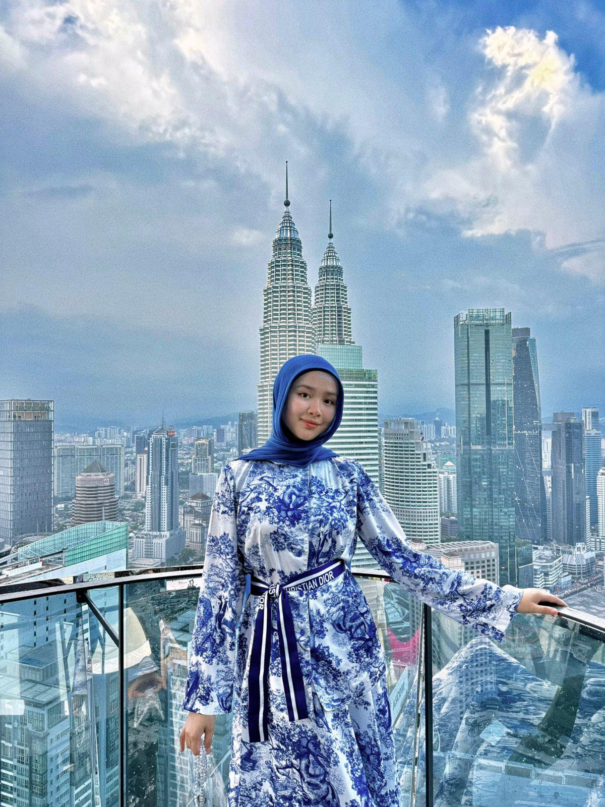 Из Жанаозена в Малайзию: казахстанка преподаёт английский язык за рубежом