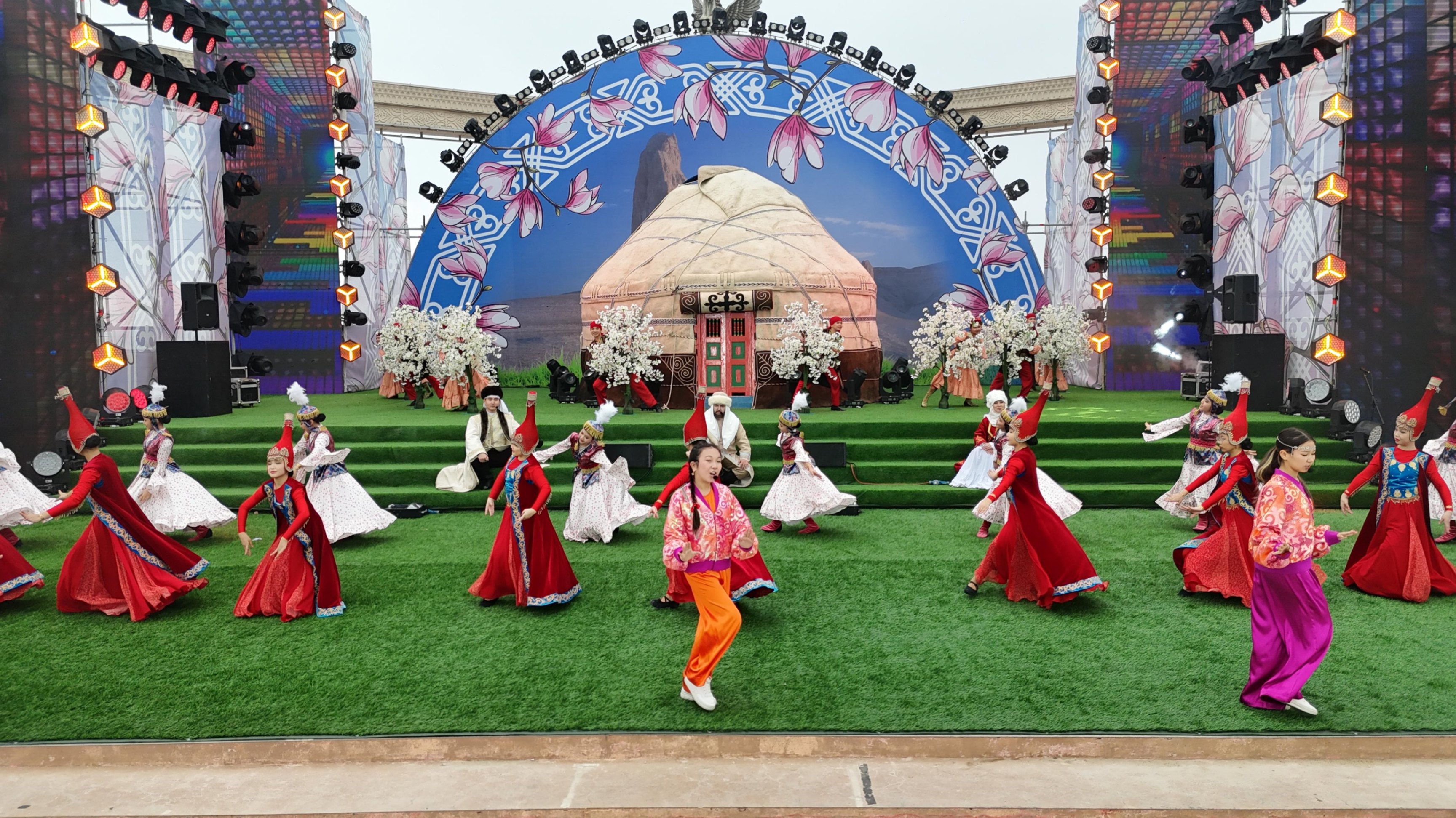 В Актау прошёл масштабный концерт, посвящённый празднику Наурыз